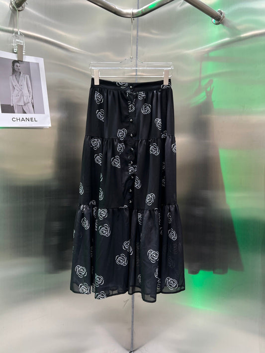 Rose pattern skirt