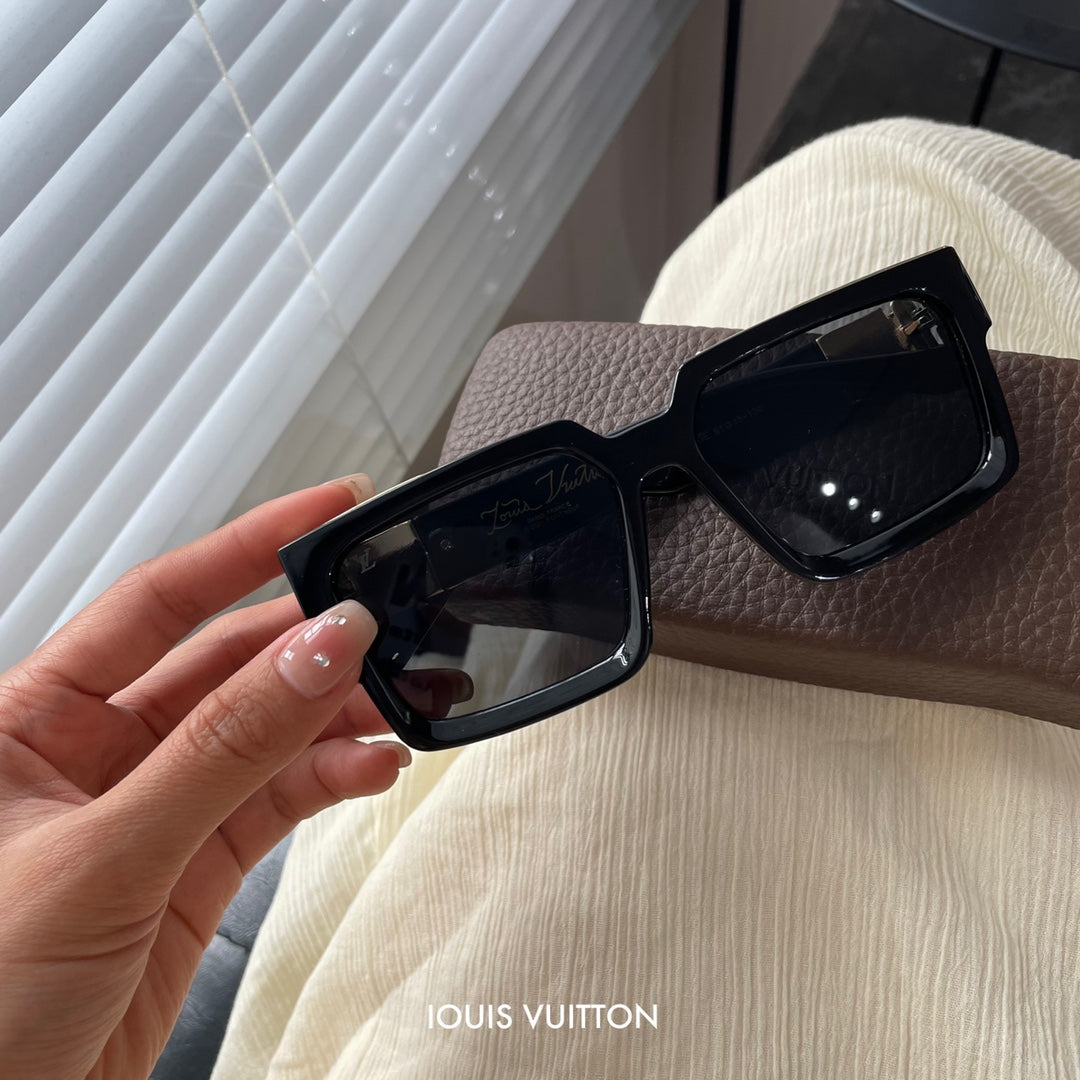 Packaged VL Sunglasses with Texture