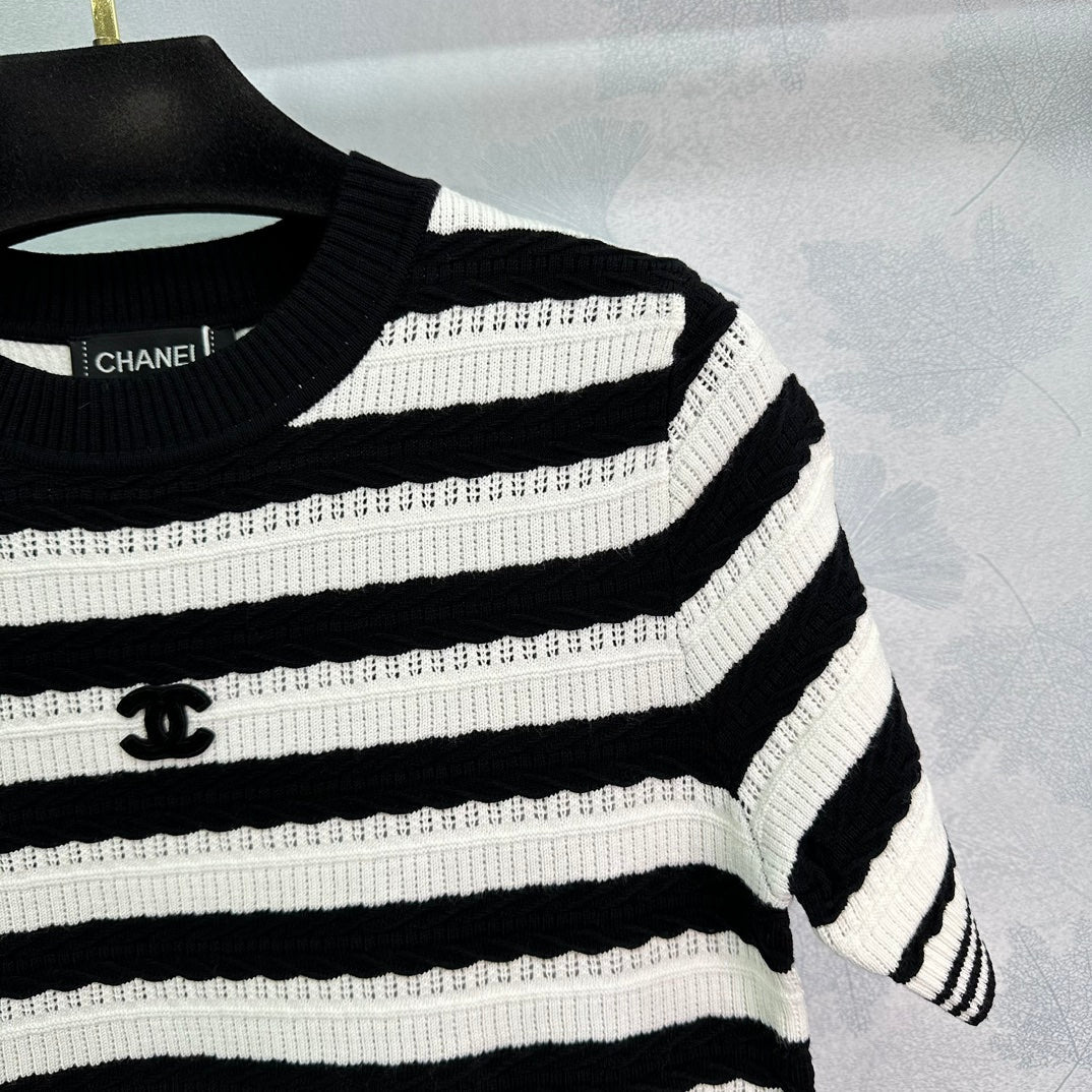 Wavy striped knitted short sleeves