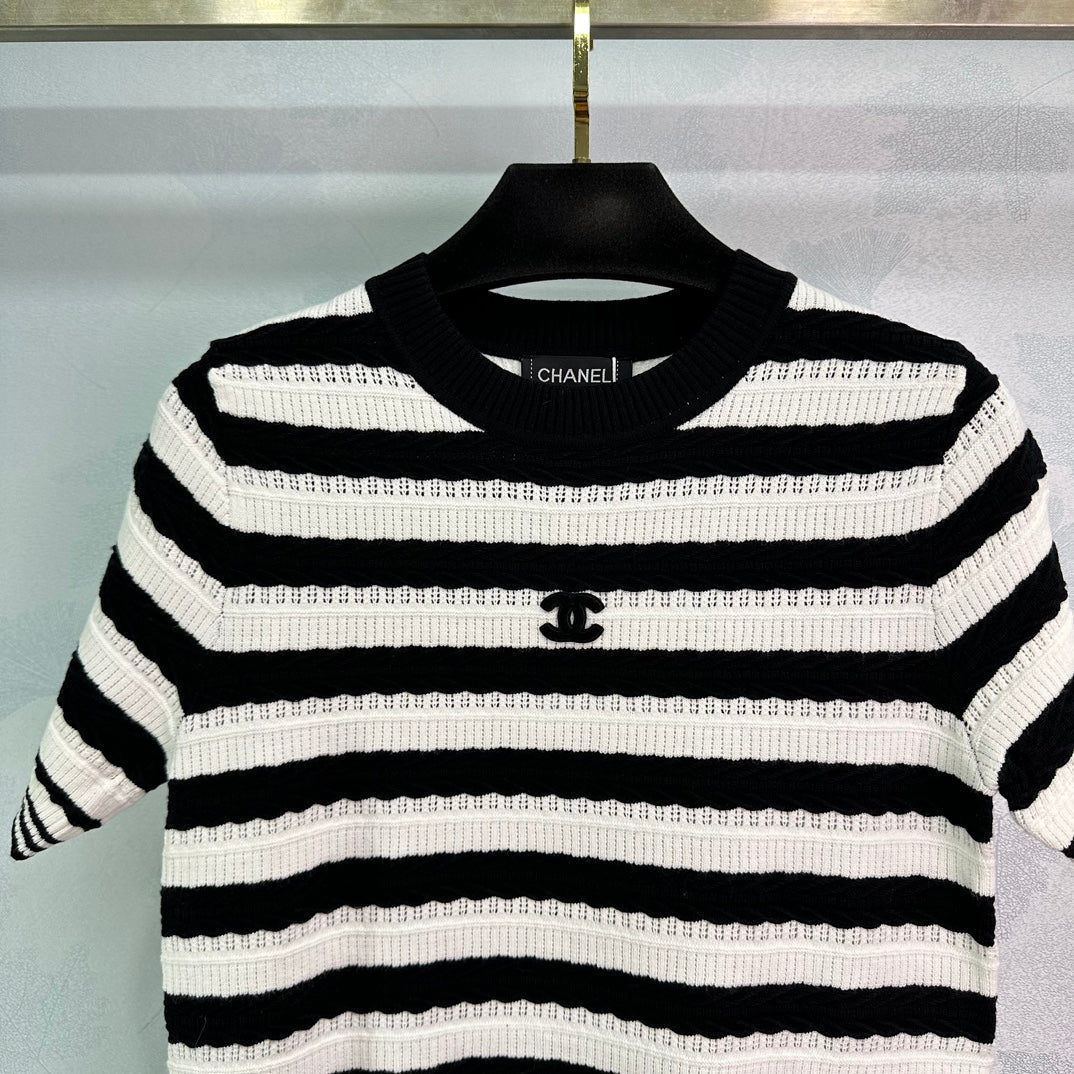 Wavy striped knitted short sleeves