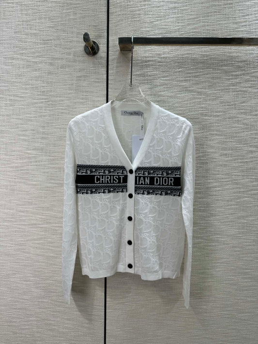 Contrast color logo knitted cardigan