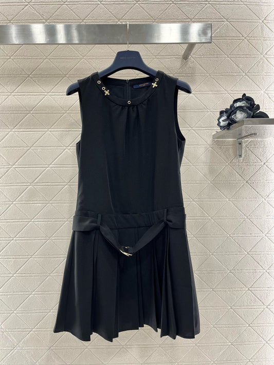 Belt pleated dress