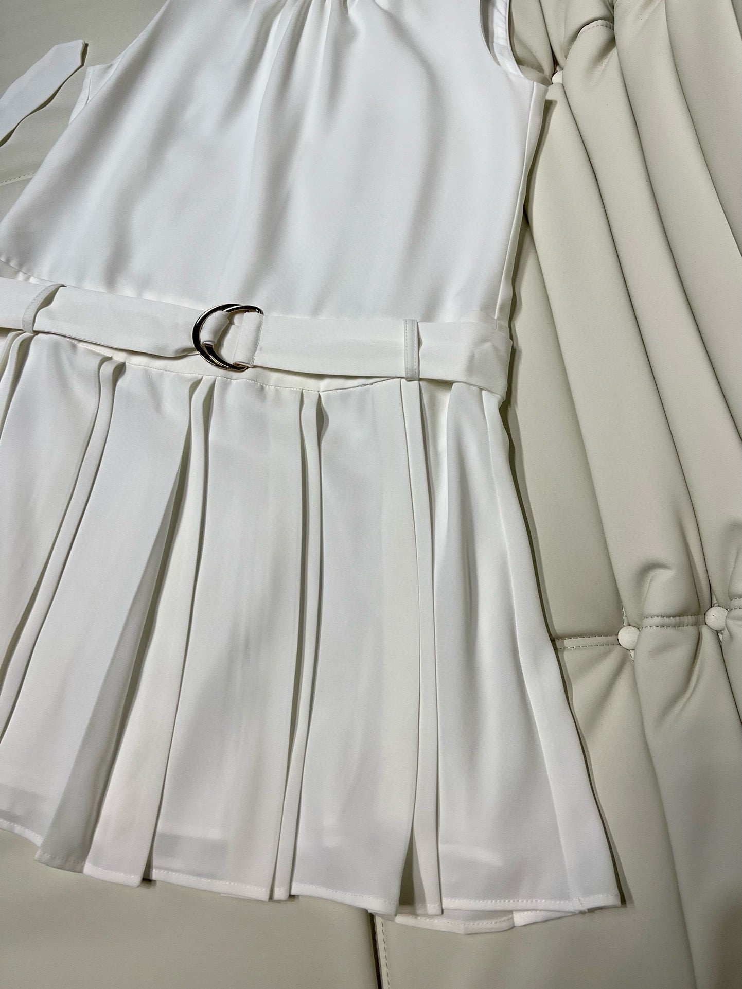 Belt pleated dress