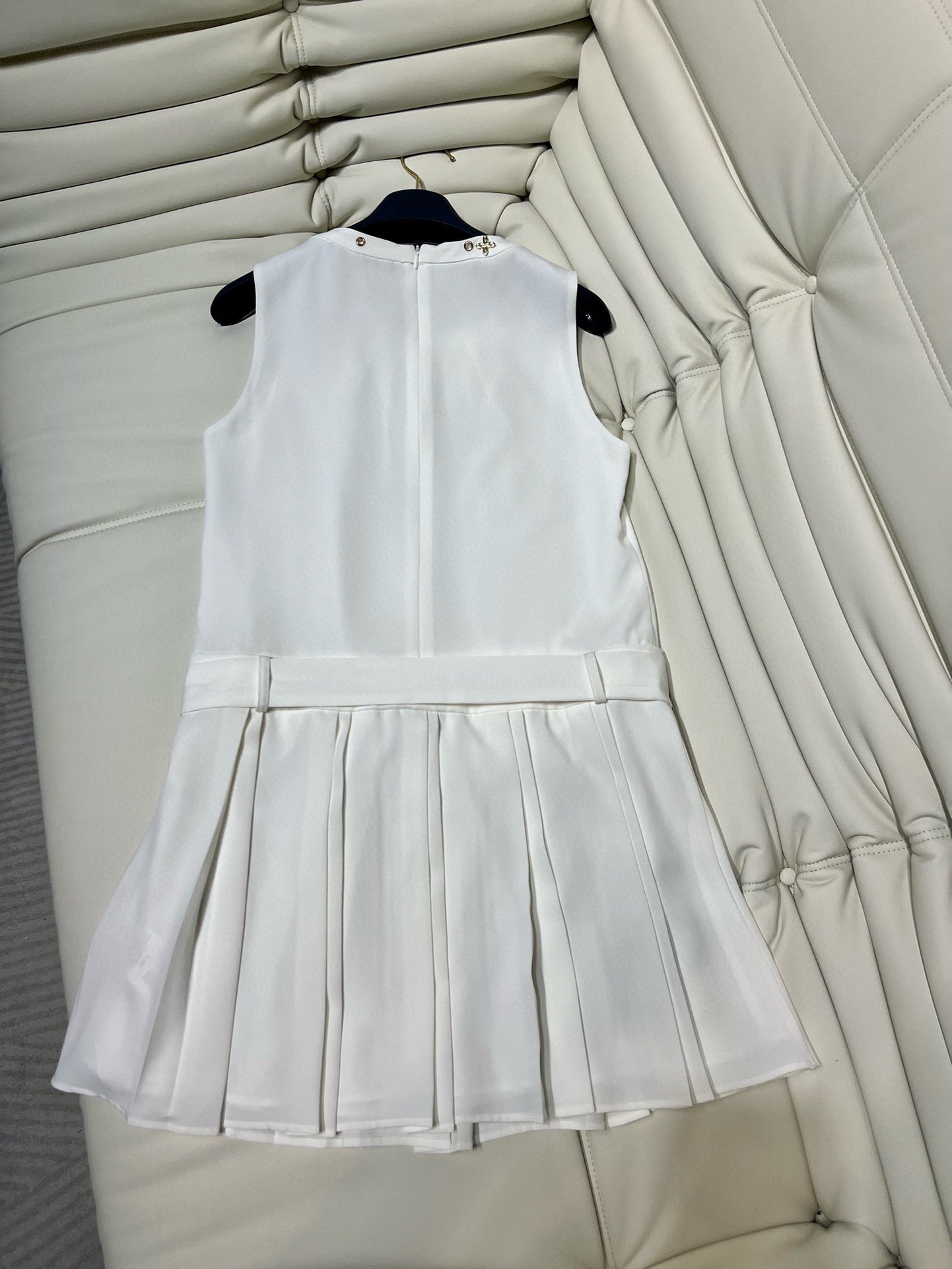 Belt pleated dress