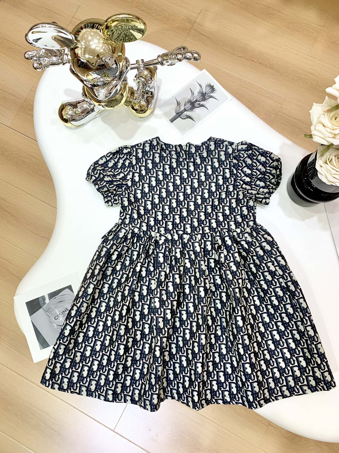 Round neck dress