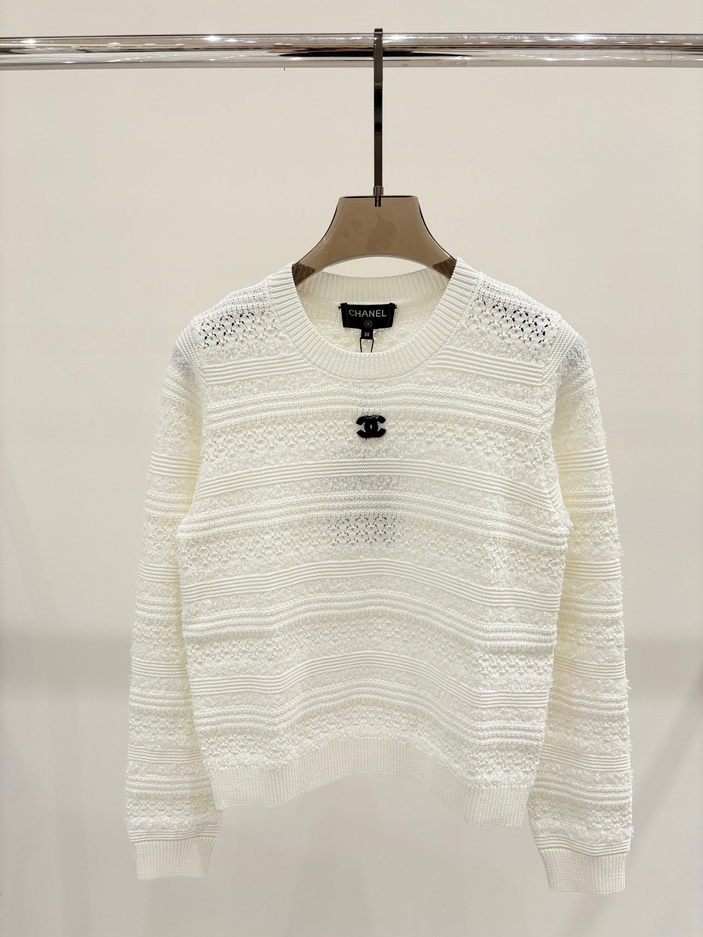 Minimalist solid color textured yarn knitted top