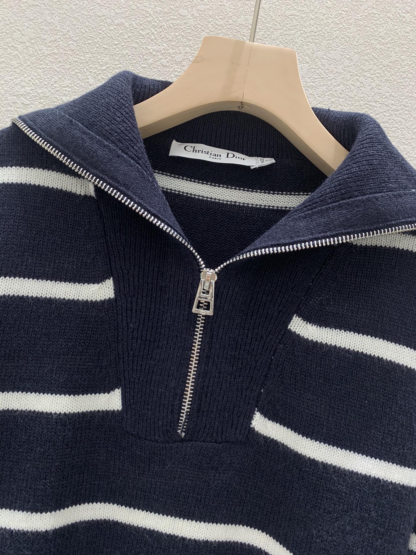 Navy collar knitted sweater