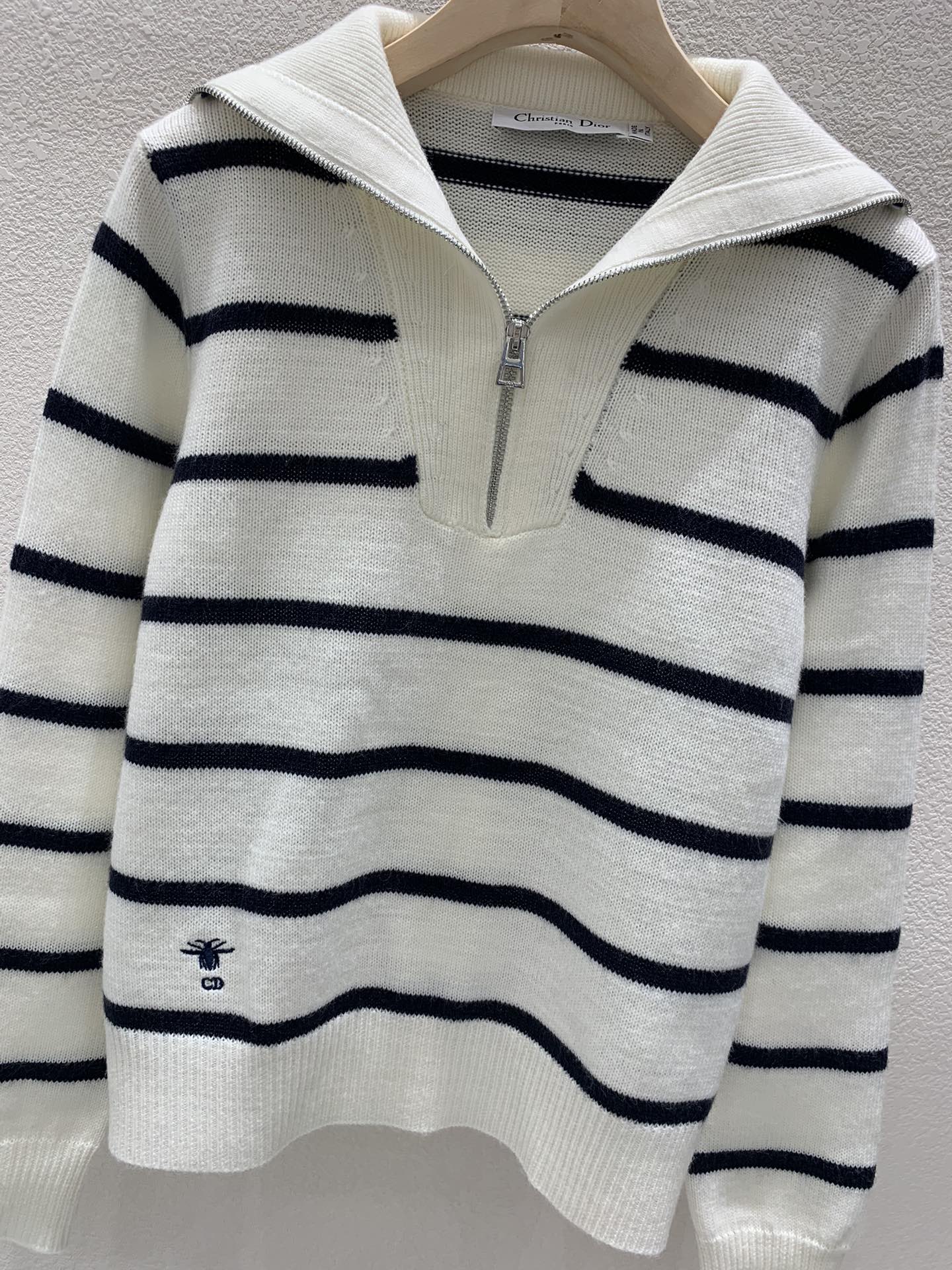 Navy collar knitted sweater