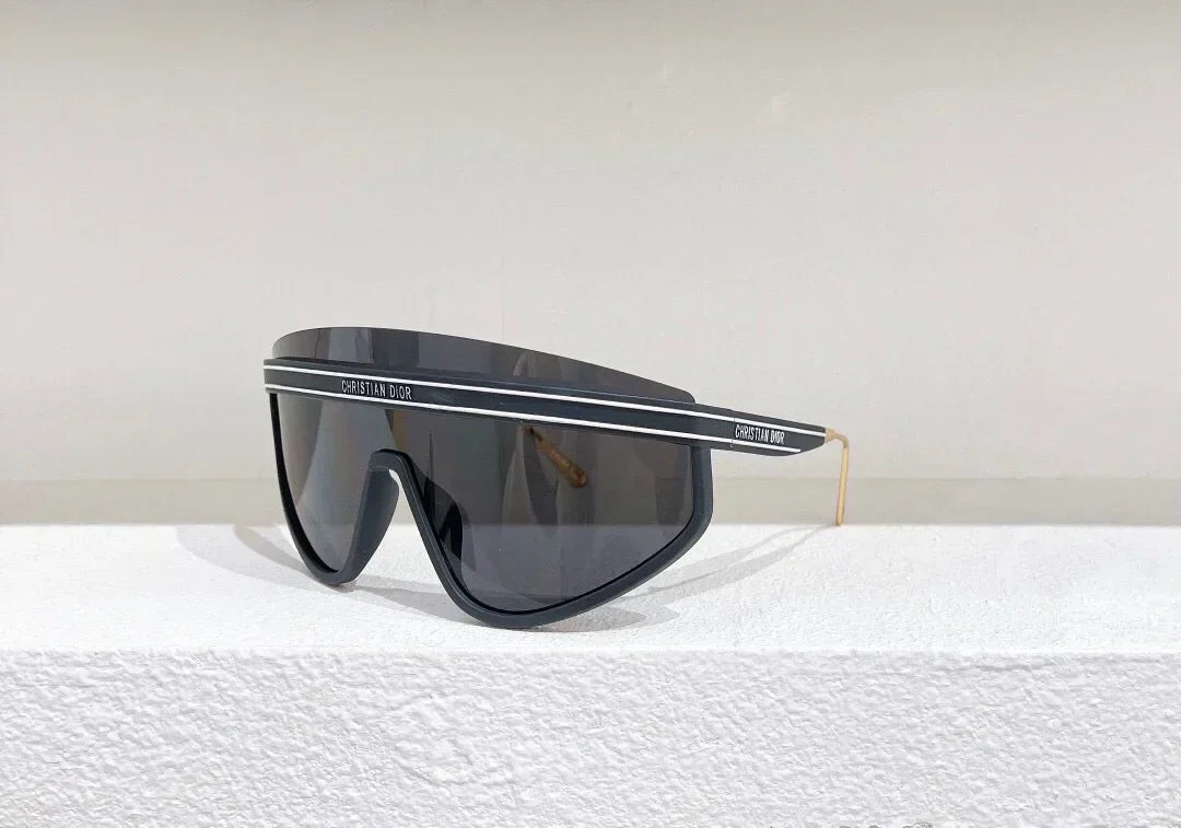 Irregular eyecup style sunglasses