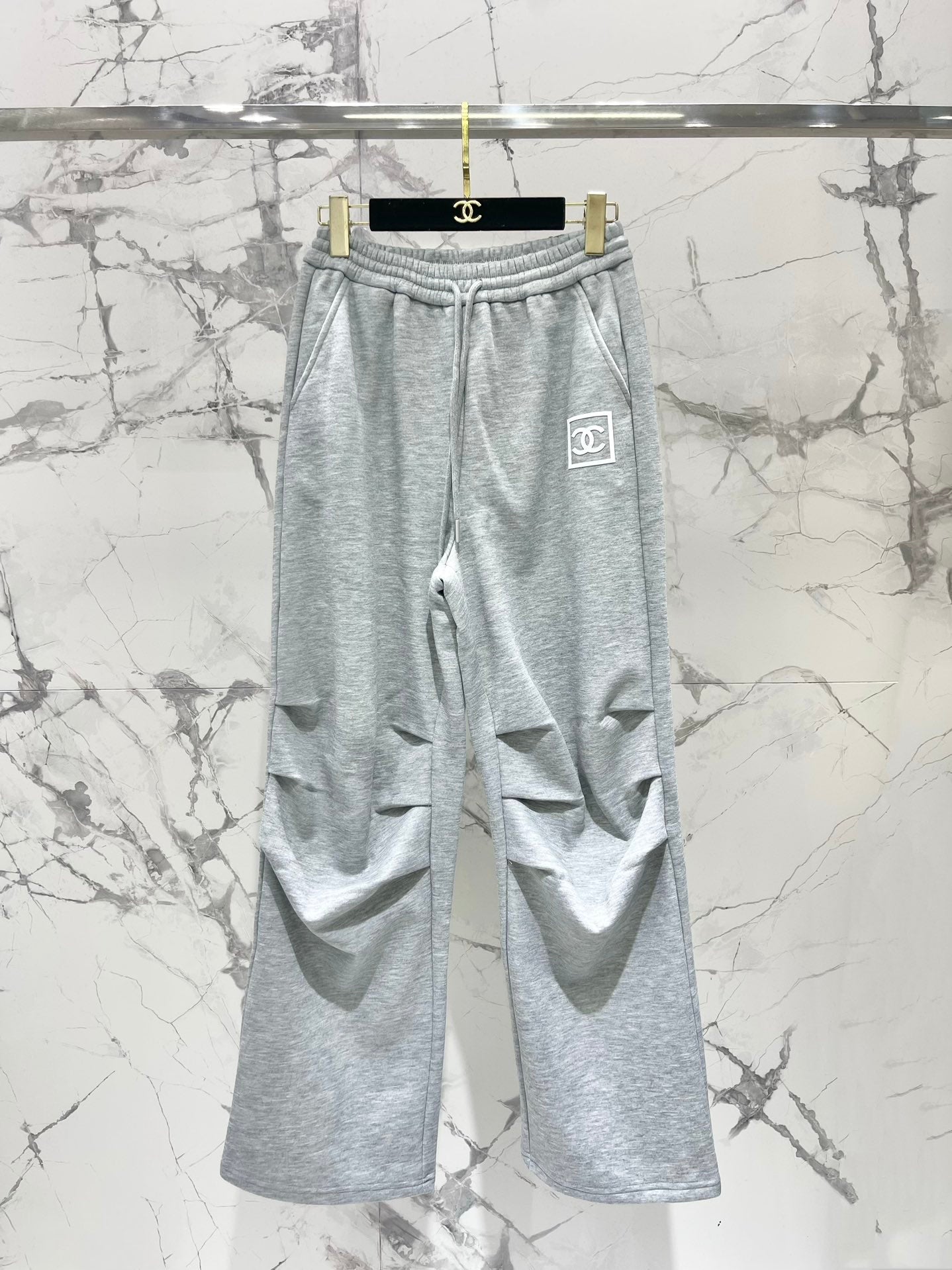 Tight waist straight-leg plush sweatpants