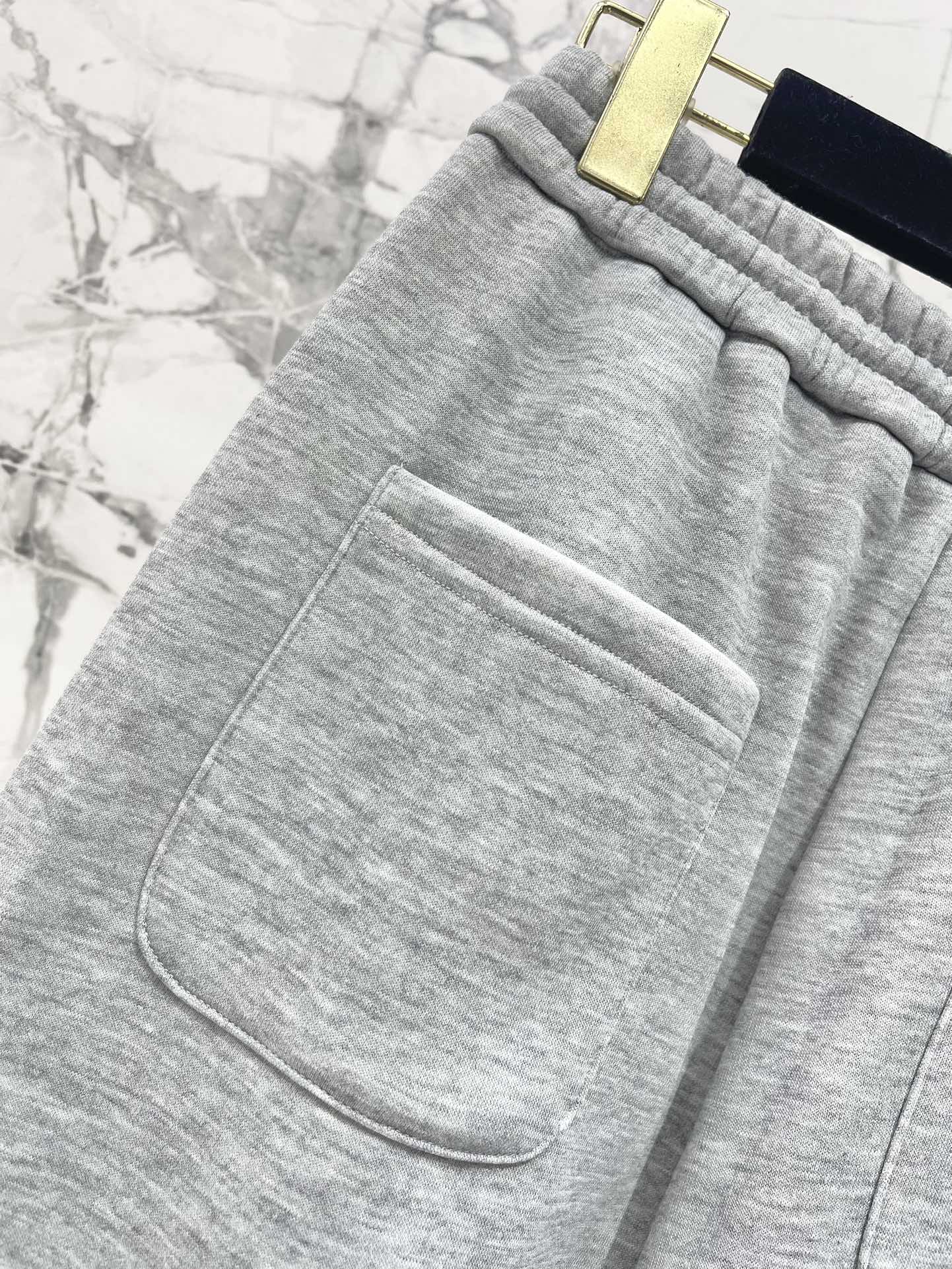 Tight waist straight-leg plush sweatpants