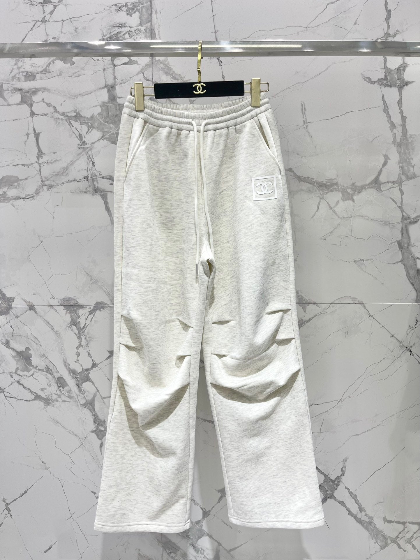 Tight waist straight-leg plush sweatpants