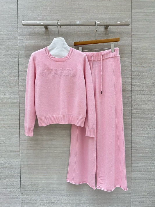 Three-dimensional letter logo embroidered cashmere round neck top + straight pants set