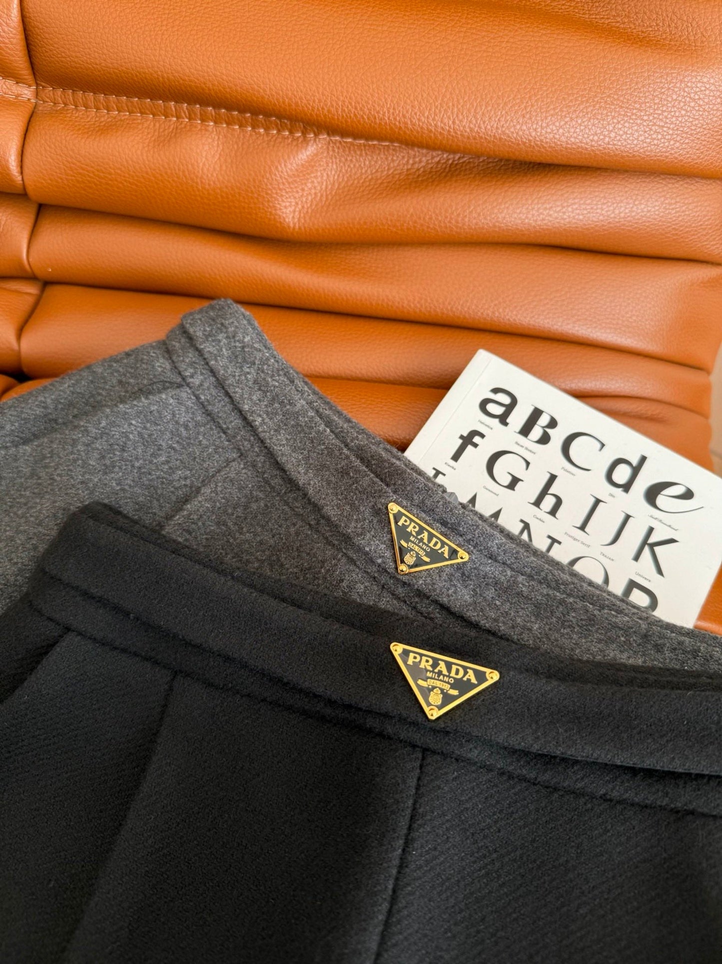 Triangle logo decorated woolen shorts