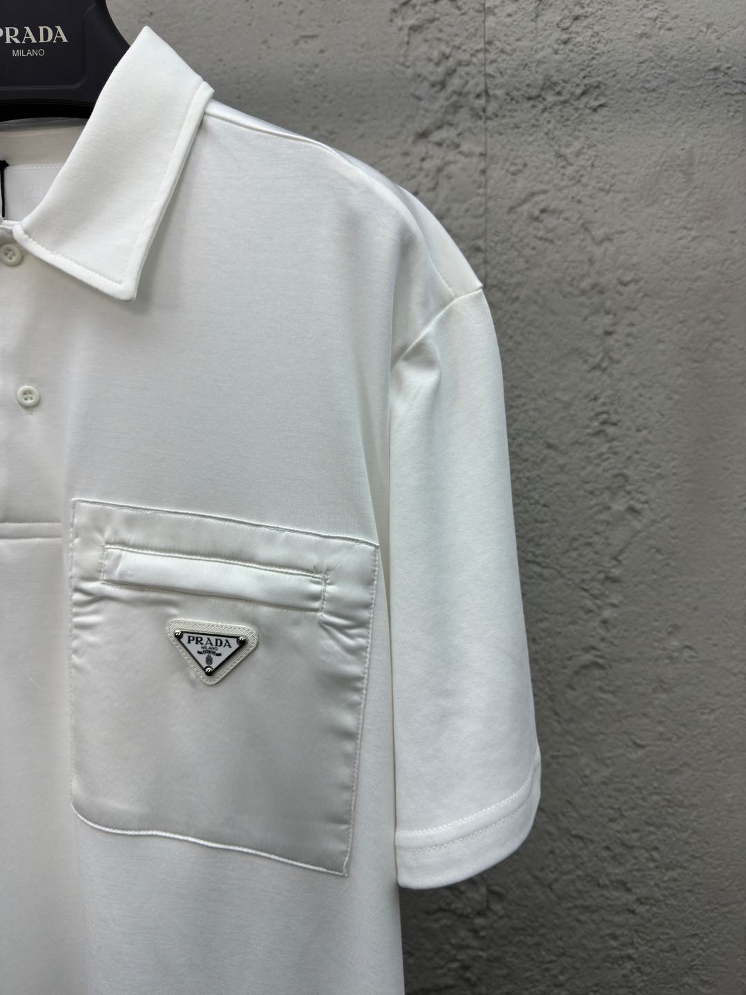 Zipper pocket POLO shirt