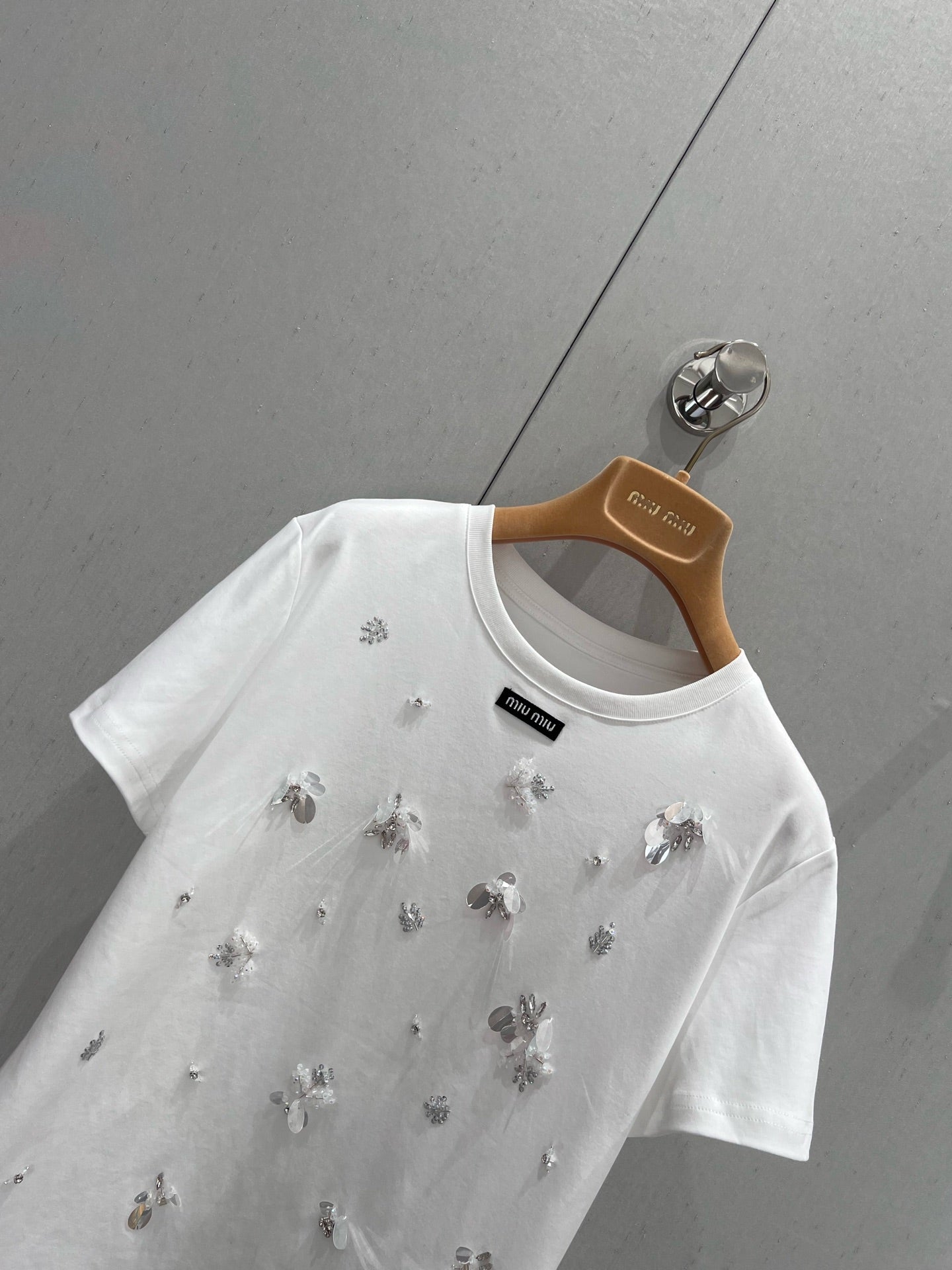 Micro-logo beaded sequined flower round neck short-sleeved T-shirt