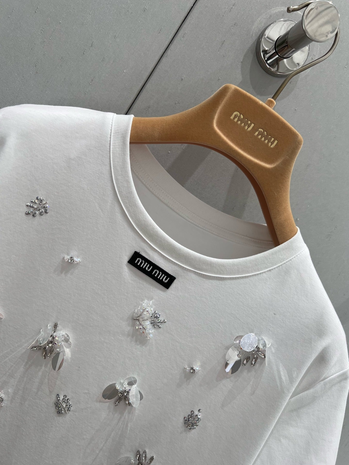 Micro-logo beaded sequined flower round neck short-sleeved T-shirt