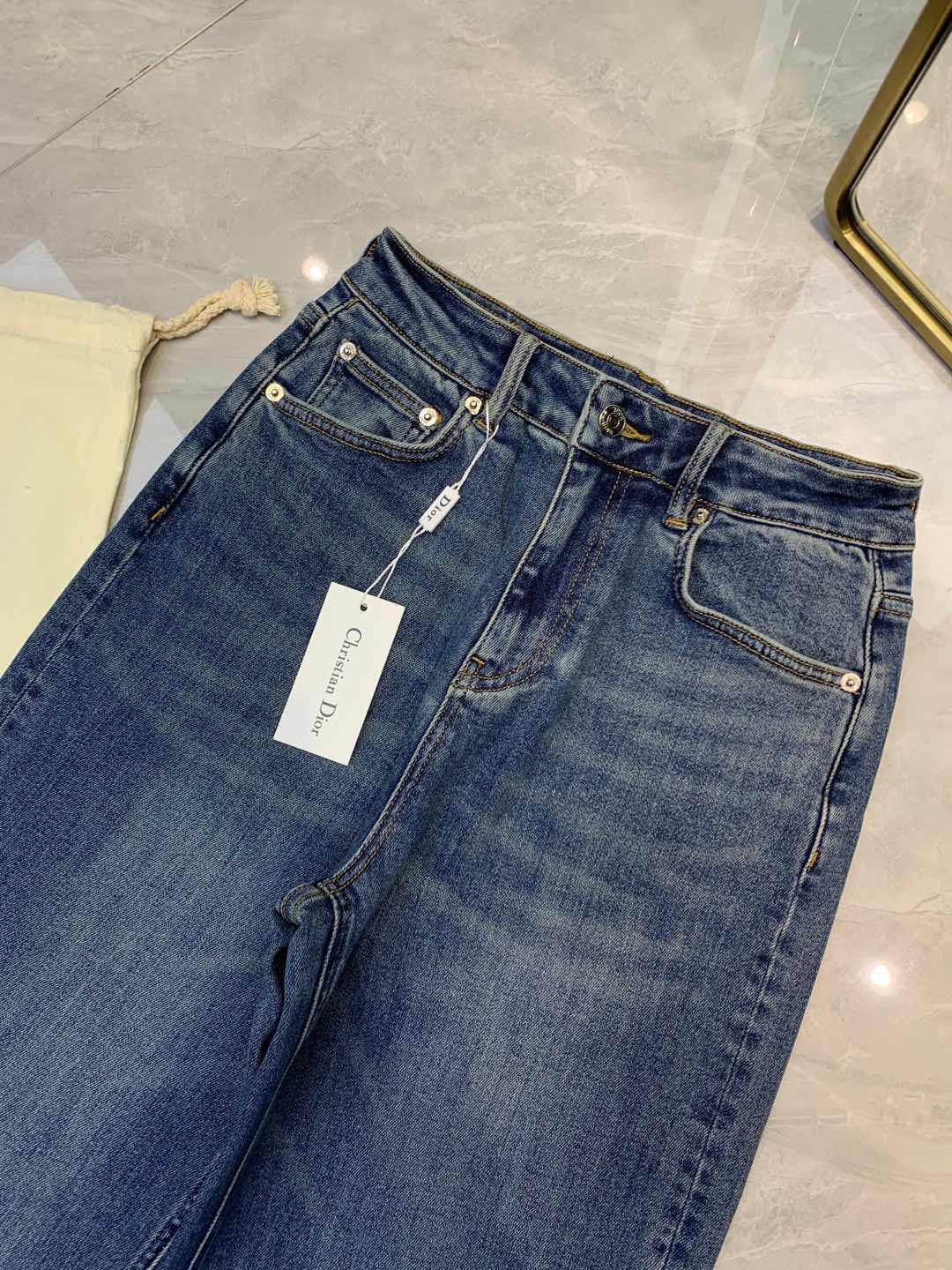 Straight jeans with ribbon design