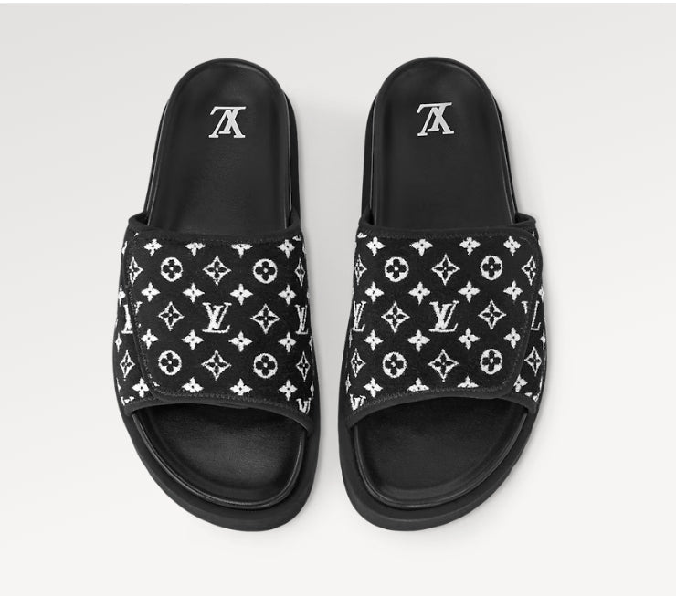 New black printed slippers