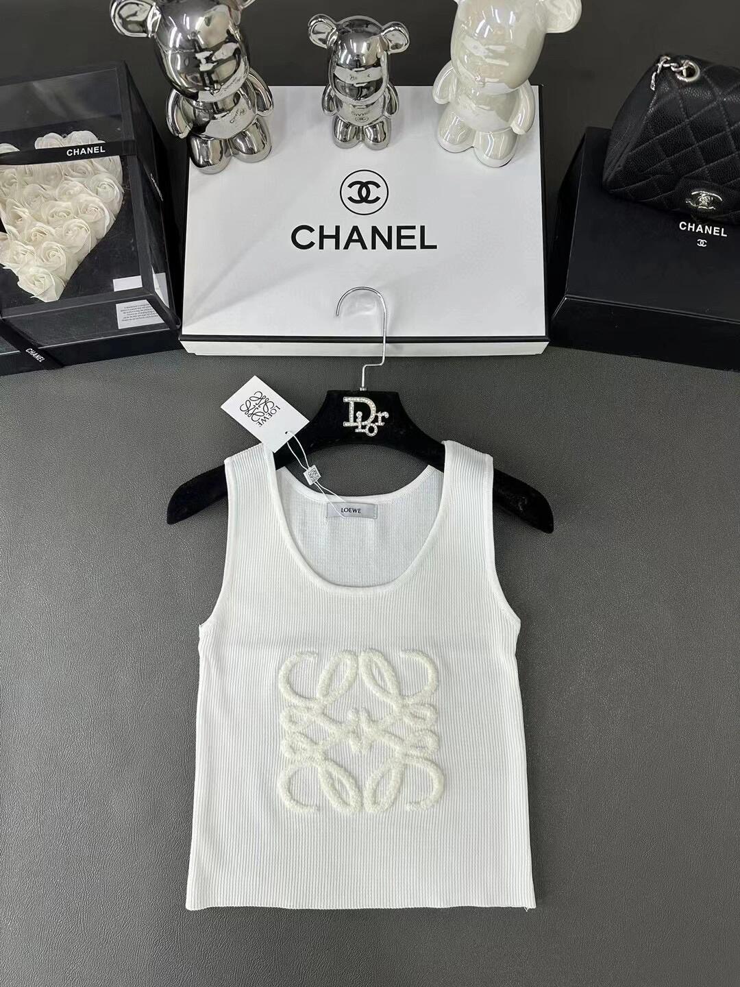 Knitted logo vest