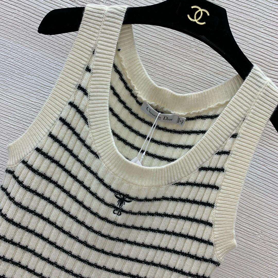 Minimalist striped knitted vest