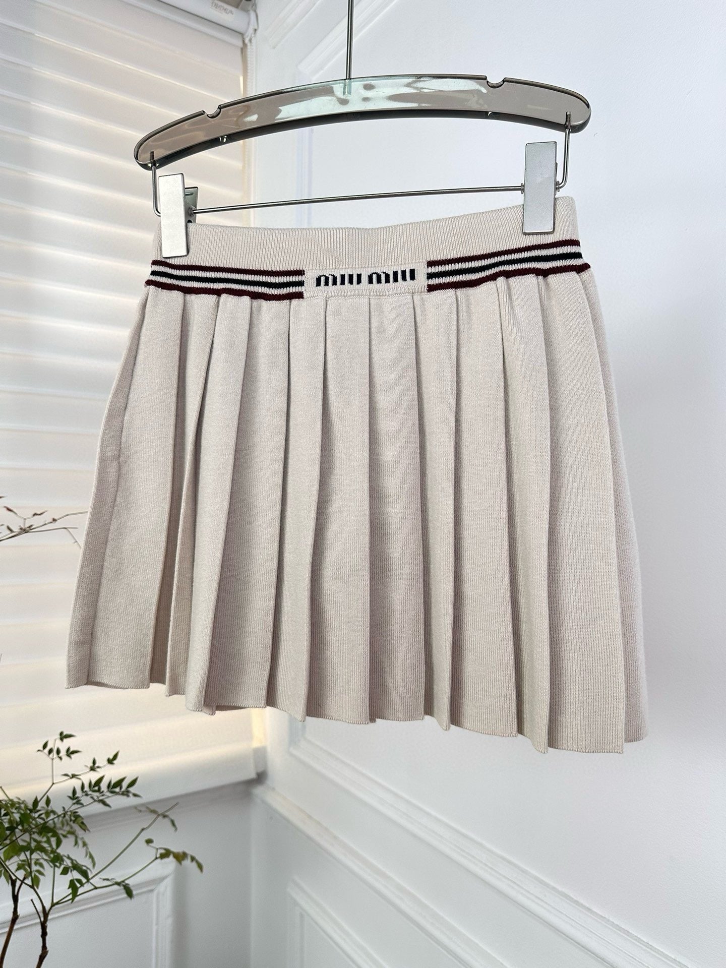 Knitted pleated skirt