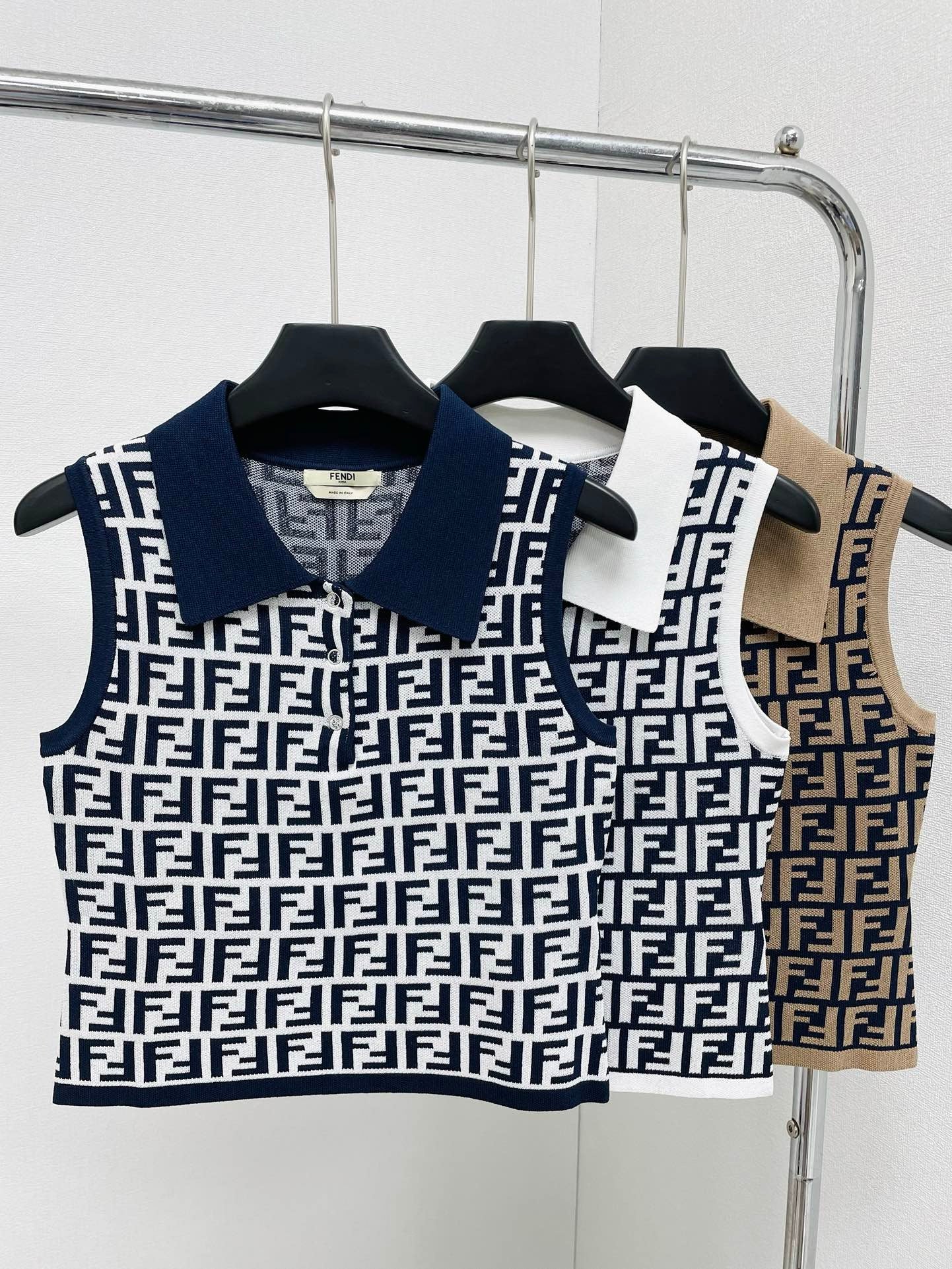 Polo collar vest