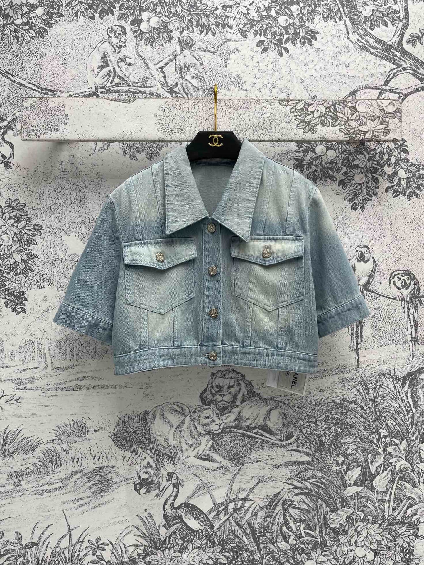 Short denim short sleeve jacket