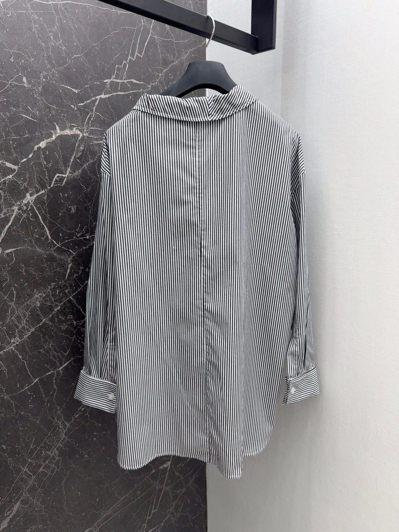 Irregular slanted shoulder long-sleeved shirts