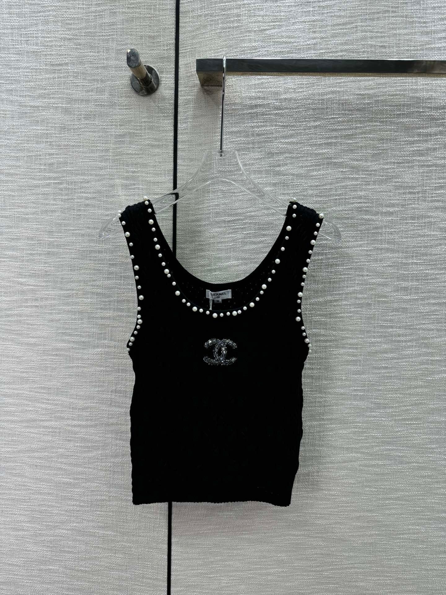 Pearl embellished light vest