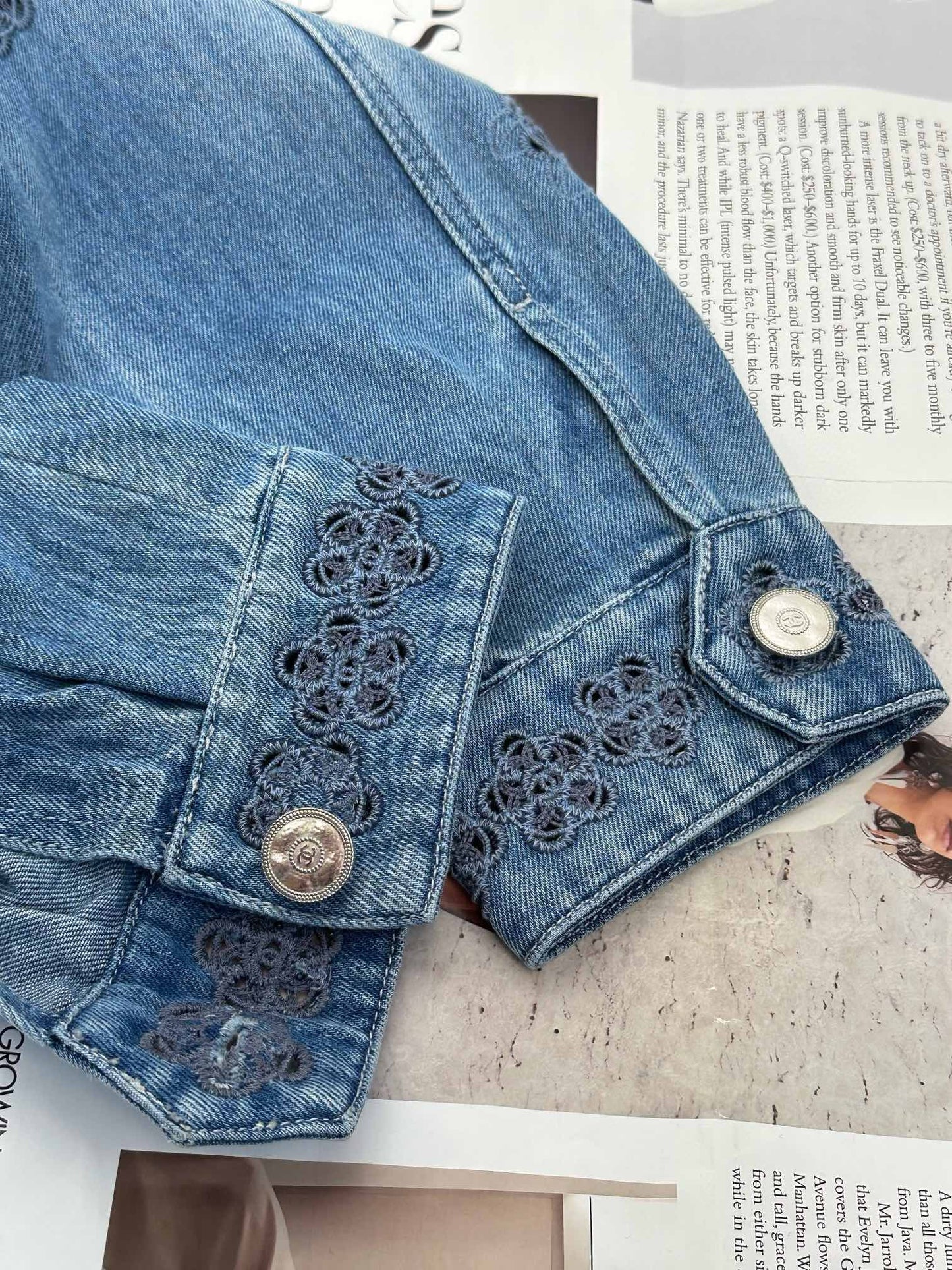 Camellia embroidered logo denim jacket