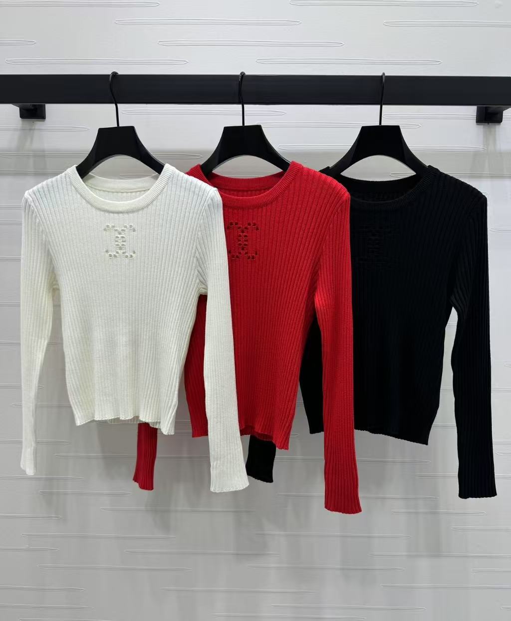 Hollow knitted long sleeves