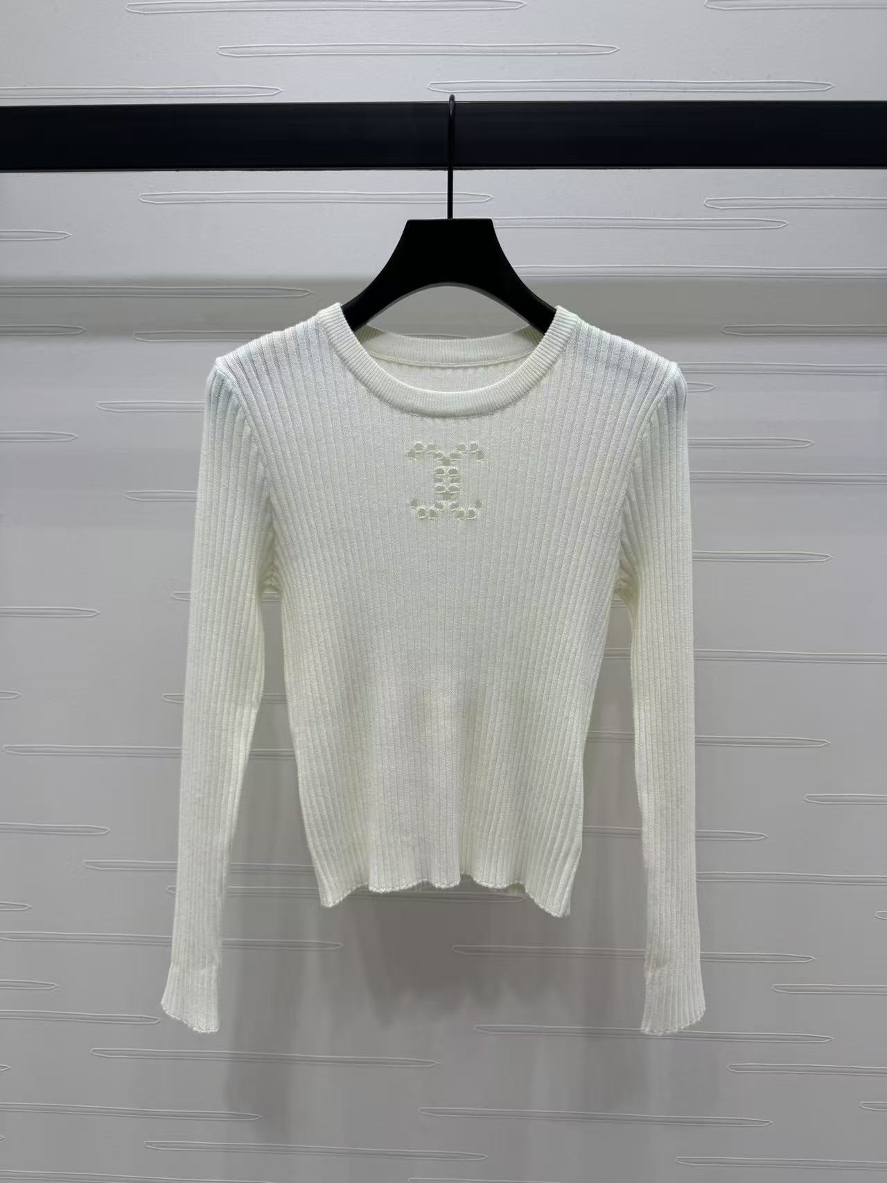 Hollow knitted long sleeves