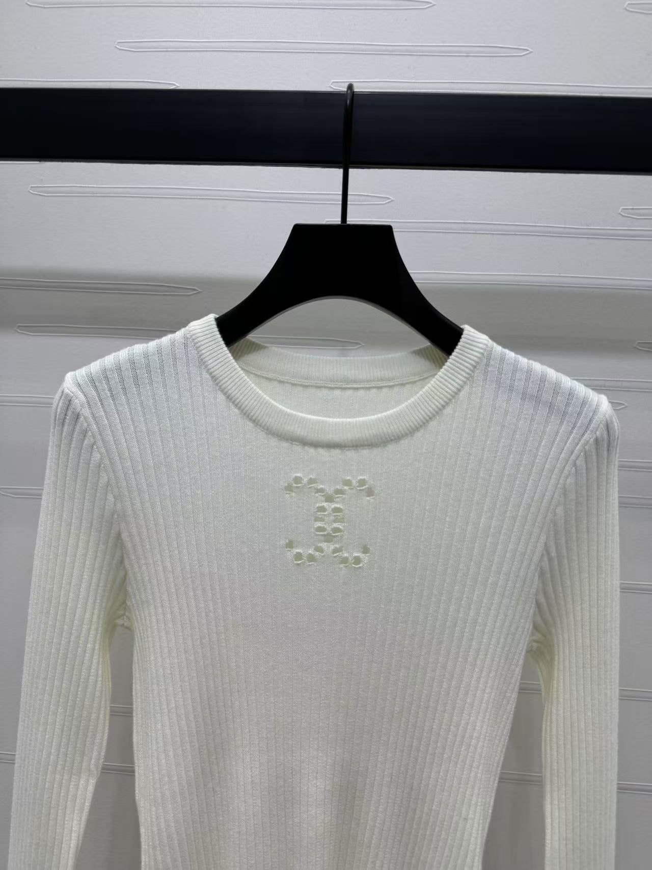 Hollow knitted long sleeves