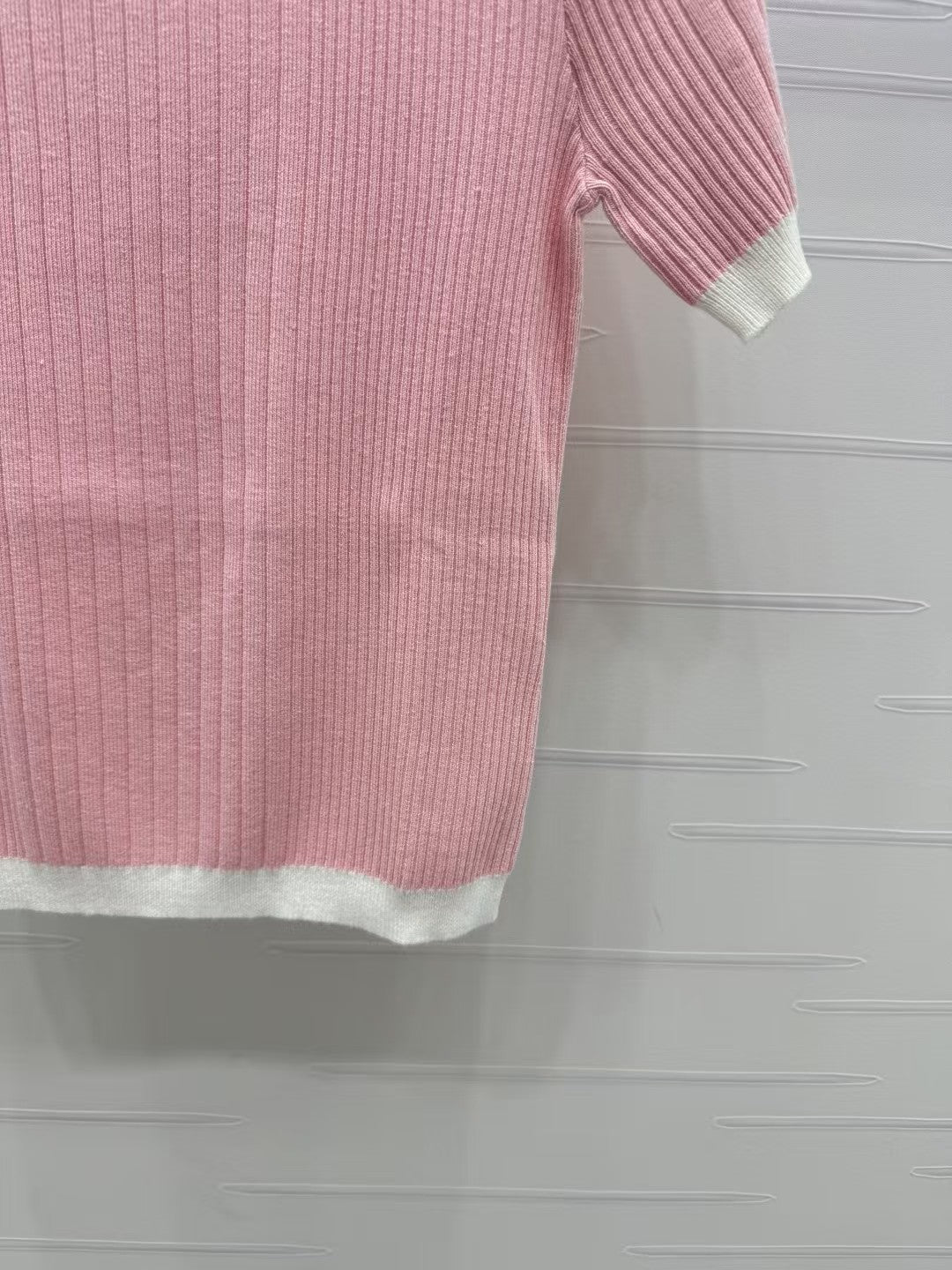 Round neck slim fit knitted short sleeves