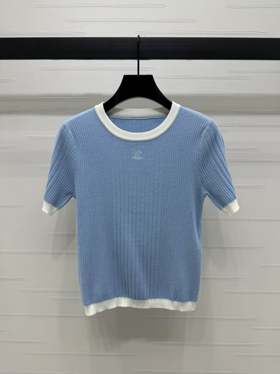 Round neck slim fit knitted short sleeves