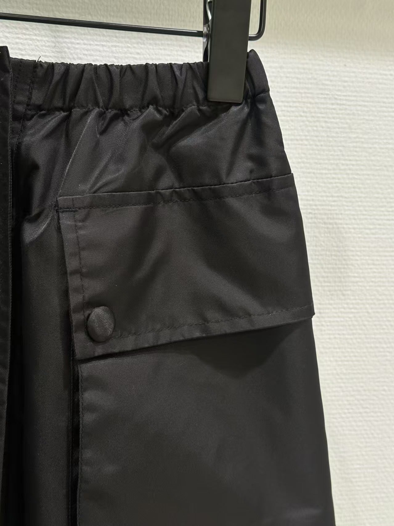 black pocket skirt