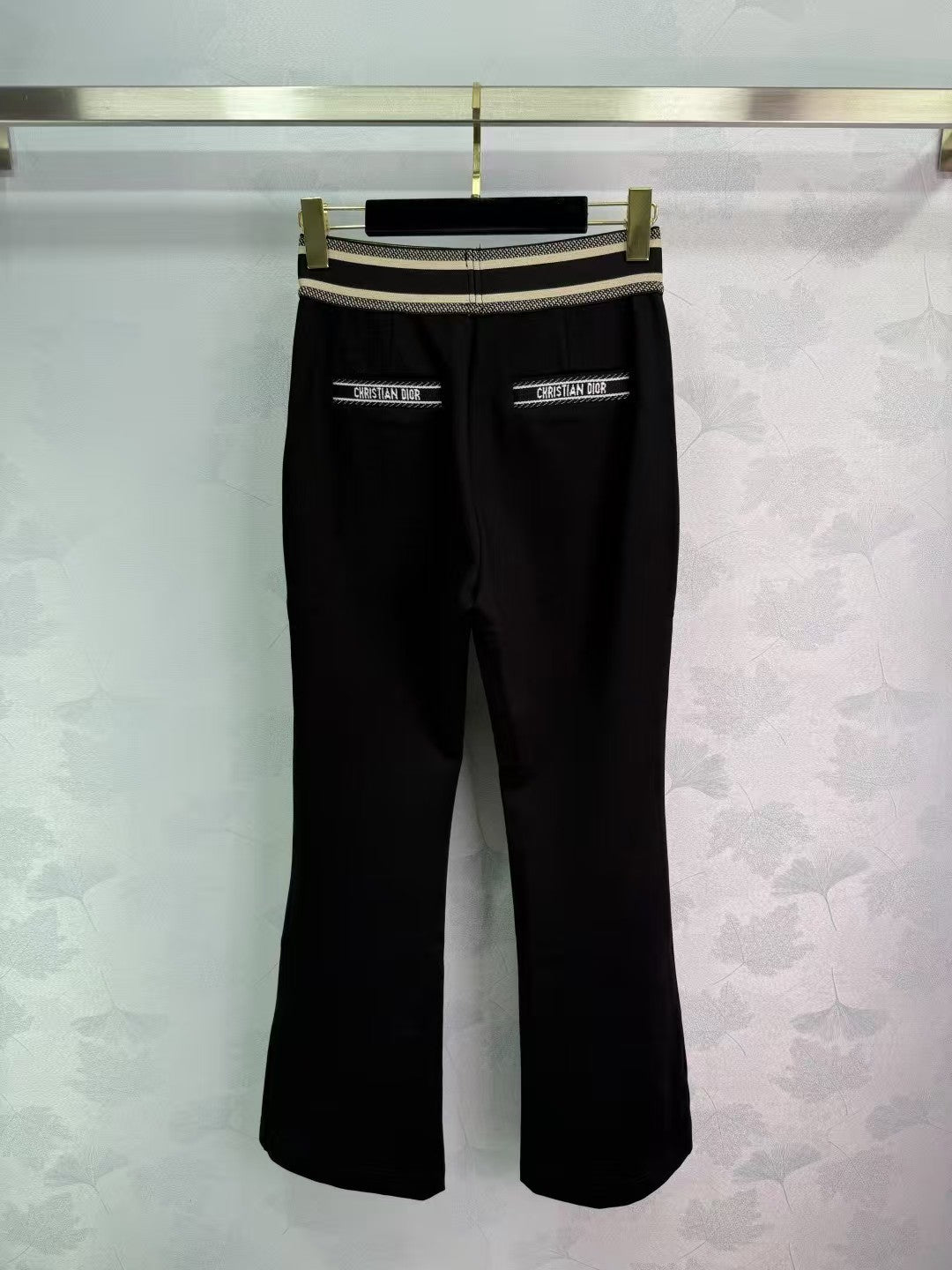 Mid-rise flared elastic leggings