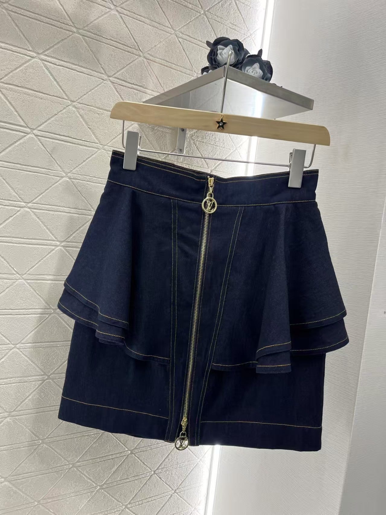 Denim ruffled straight skirt