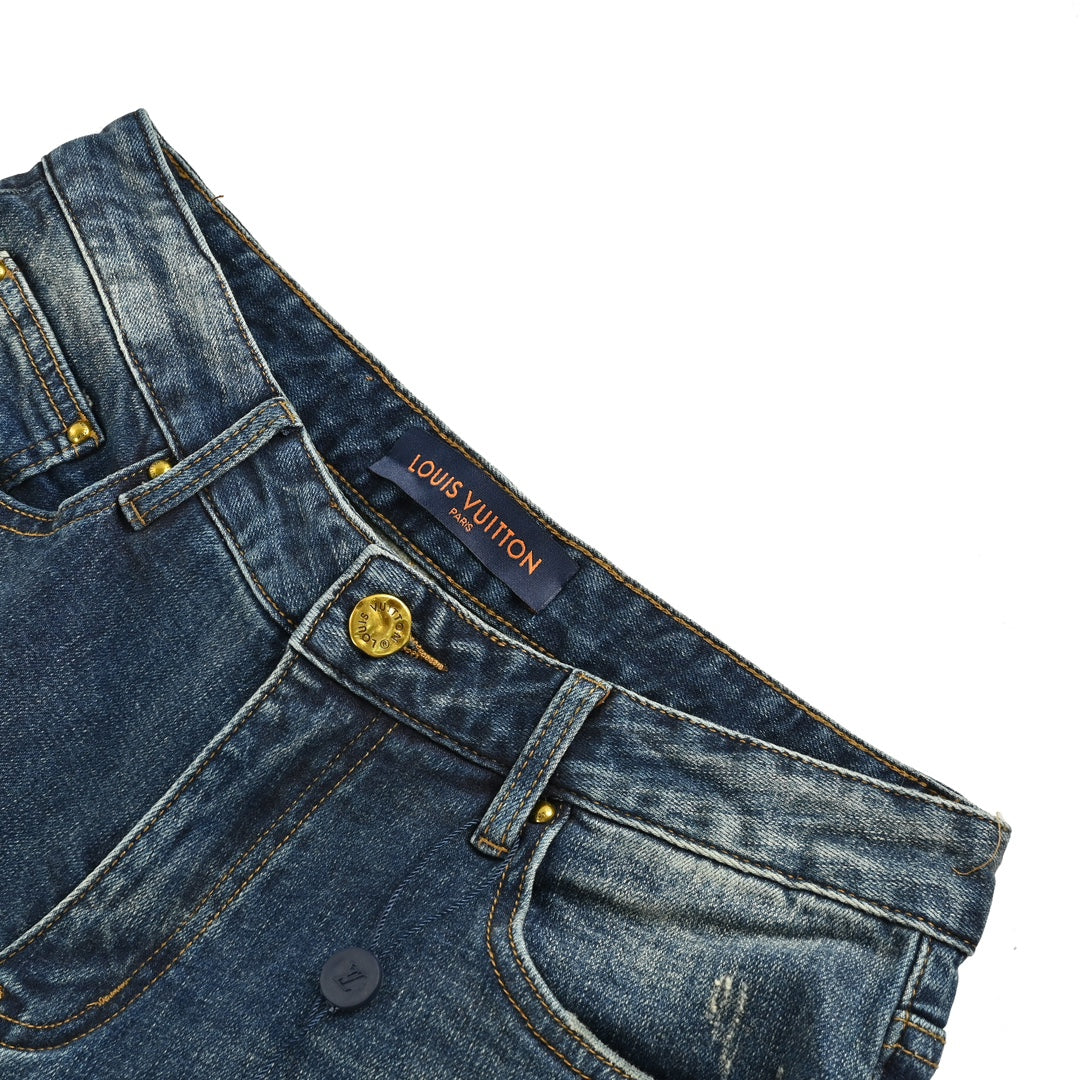 Jeans with embroidery patches