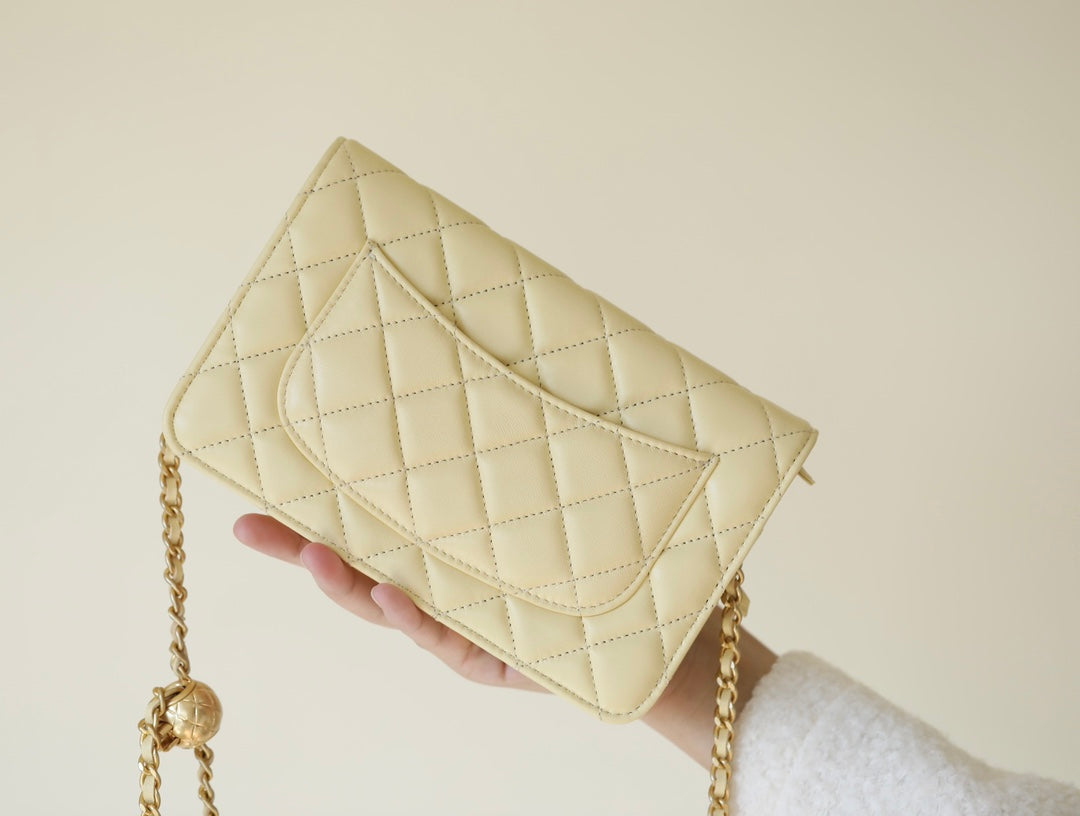 Chain wallet lambskin chicken yellow