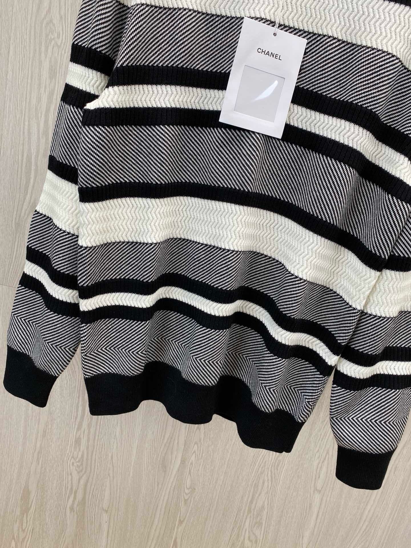 Xiao Xiang autumn and winter embroidered striped knit pullover jumper