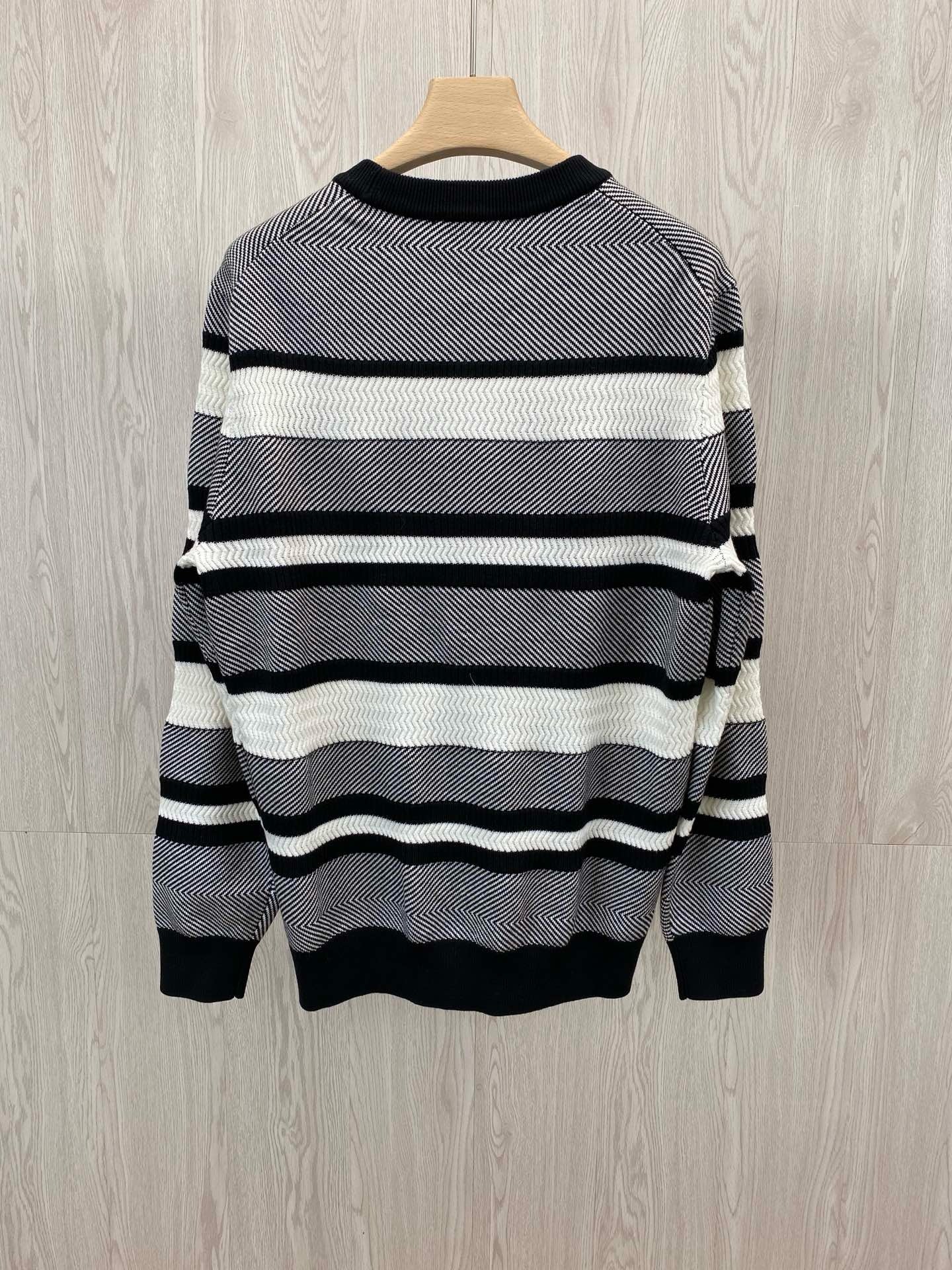 Xiao Xiang autumn and winter embroidered striped knit pullover jumper