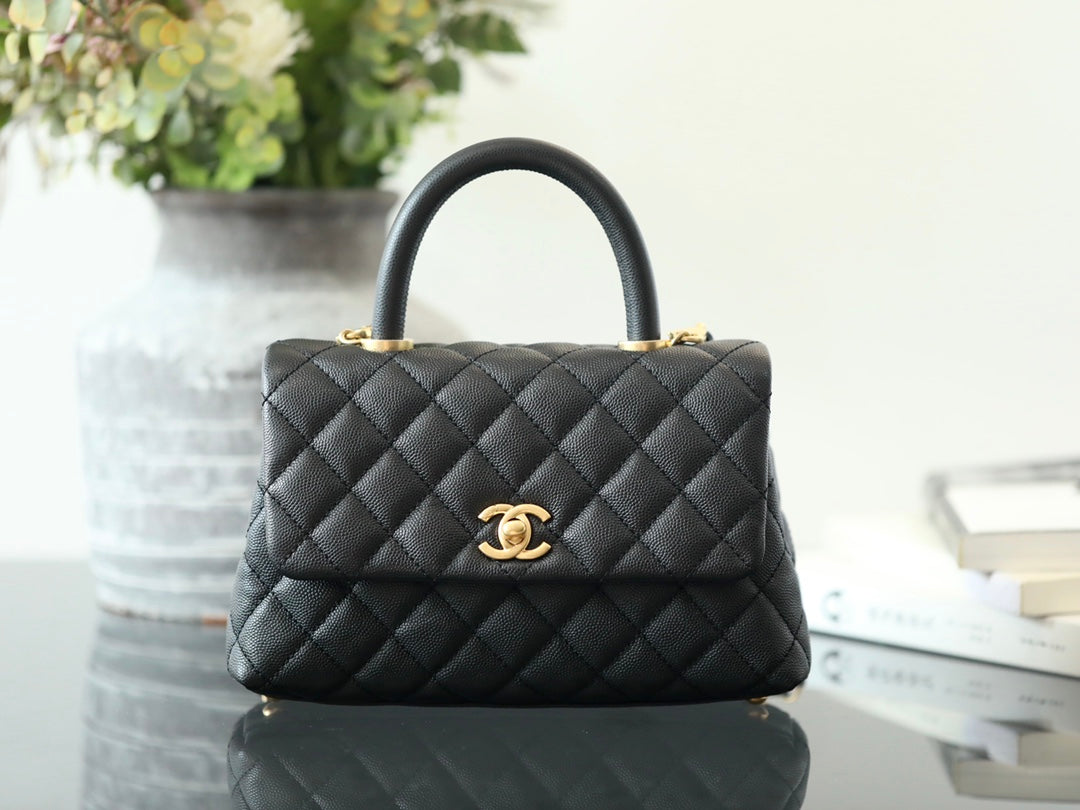 Handle Flap Quilted Caviar Gold-tone small Black