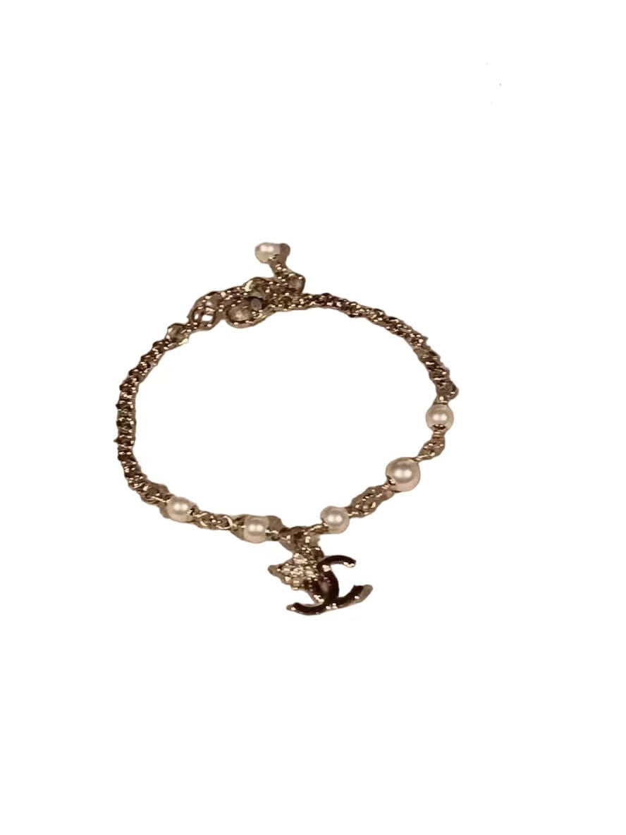 New pearl logo pendant bracelet