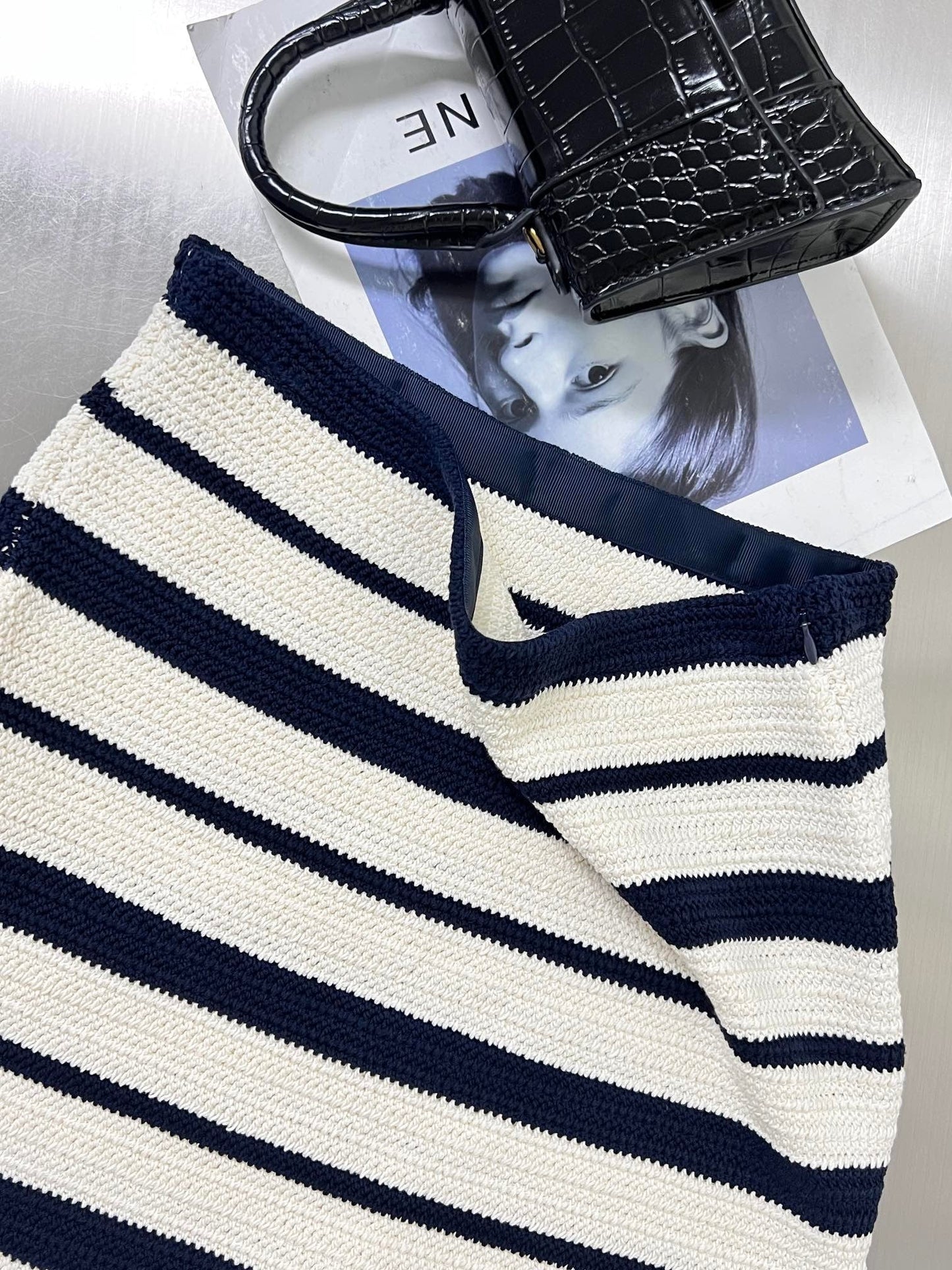 Popular classic striped V-neck short-sleeved skirt suit